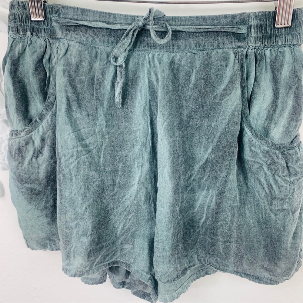 En Creme / Gray Green Stone Washed Shorts - Picture 2 of 7